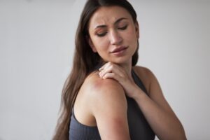 remèdes naturels au neem pour soulager les peaux sensibles et irritées - apaiser naturellement les peaux sensibles