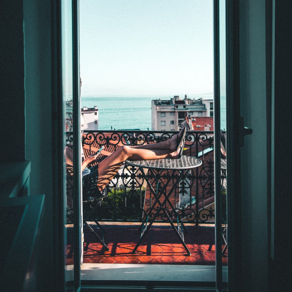 bronzage sur une terrasse